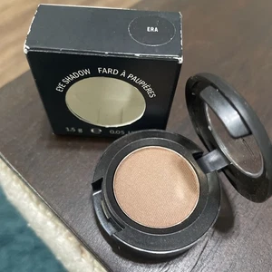 MAC ERA Satin Eye shadow NEW IN BOX - Full Size - Free Ship - Picture 1 of 2