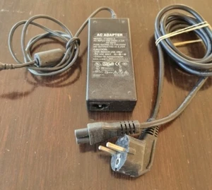 Alimentation - chargeur: Model: F10903. Input AC 240V / Output AC 19V -4,75A - Picture 1 of 3
