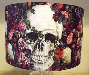 Gothic Schädel Lampenschirm schäbig schick Blumenrosen Halloween kostenloses Geschenk - Bild 1 von 8