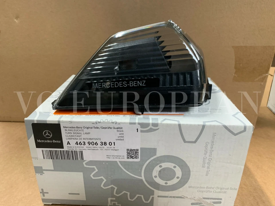 Mercedes Benz Genuine G-Class Black Edition Front R. Turn Signal Smoked G63 AMG - Image 1 of 1