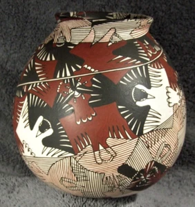 Mata Ortiz - Manuel Rodriquez Guillen - Eagle Theme - Pot - Picture 1 of 7