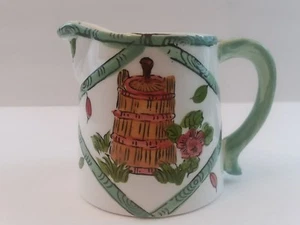 Small Lefton Green and White Creamer Number 1607 Beets Wooden Churn Floral - Imagen 1 de 8
