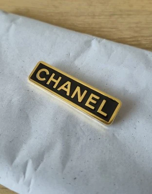 Chanel Vintage Enamel Employee Pin Brooch 1990s Excellent Condition - Image 1 of 4