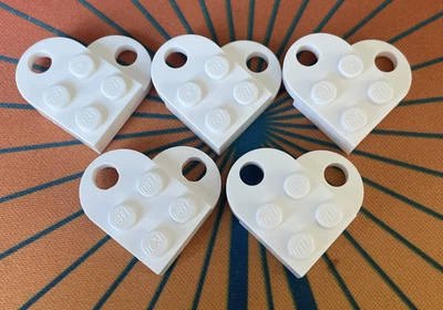 White - 10x LEGO Plate, Modified With Hole #3176 -  Heart/Charm - Image 1 of 2
