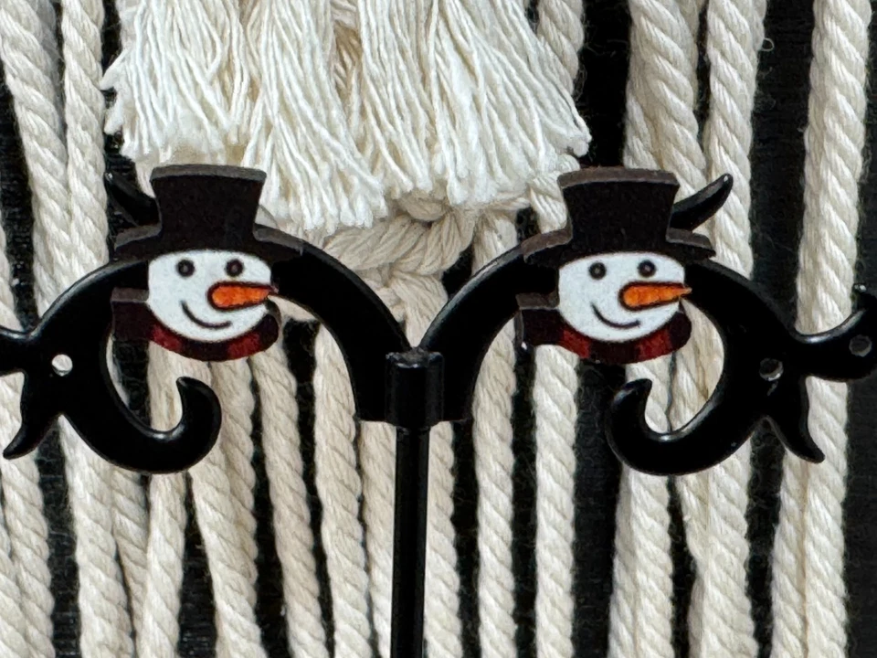 Aretes de madera de muñeco de nieve de Navidad (B) Foto 1 de 1