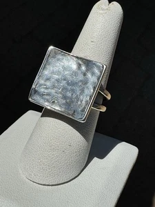 Vintage Silpada ~ Sterling Silver Modernist Hammered Square Ring R1688, Size 7.5 - Picture 1 of 6