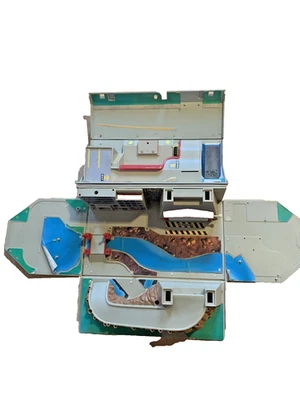 Винтажный игровой набор 1988 Micro Machines Toolbox City — Galoob Garage запчасти/запчасти - Изображение 1 из 4