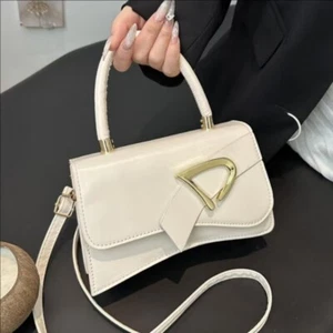 Weiße kleine eckige Tasche Handtasche neu Damentasche Schultertasche Umhängetasche - Bild 1 von 4
