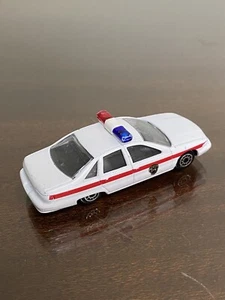 Maisto Springfield Fire Chief Chevrolet Chevy Caprice 1:64 Diecast White - Picture 1 of 6