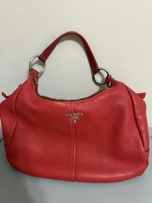 Bolso de hombro PRADA Hobo de cuero rojo Foto 1 de 4