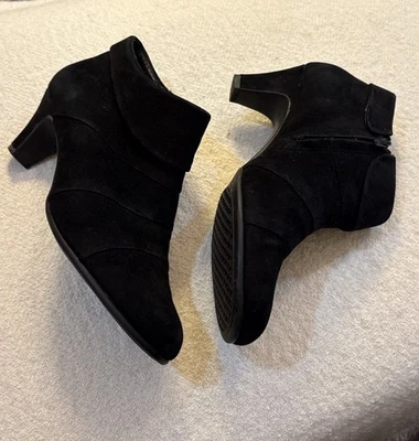 Aerosoles Women's BlackSuede Leather Ankle Boots, Size 9.5 - Image 1 of 4