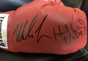 Guantone da boxe rosso firmato Mike Tyson & Evander Holyfield Beckett destro - Foto 1 di 2