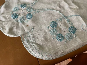 Vintage HAND EMBROIDERED Linen Table Runner Dresser Scarf - Blue Flowers - Picture 1 of 4