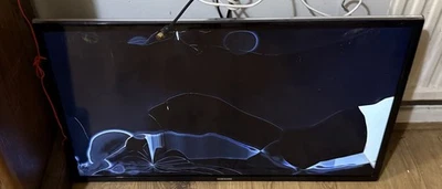 Samsung 32 Inch TV UE32F6400AK SMASHED SCREEN - PARTS NOT WORKING - Image 1 of 4