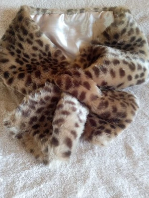 Vintage Faux Fur Leopard Animal Print Tan Pull Through Scarf Neck Wrap Brown - Image 1 of 4