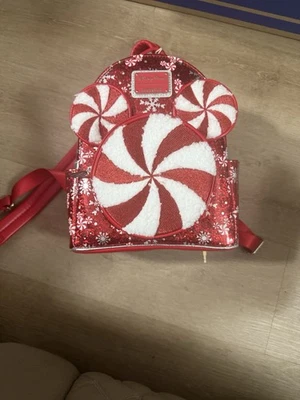Mochila Parques Disney Loungefly 2025 Navidad Menta Remolino Rojo y Blanco Nueva con Etiquetas Foto 1 de 4