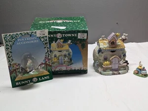 Vintage Easter Bunny Lane Porcelain Easter House W Box & Extras (BL) - Picture 1 of 8