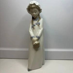 Vintage Lladró NAO Spain Girl with Basket of Sweets. Excellent condition - Picture 1 of 10