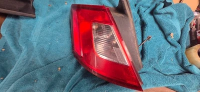 Luz trasera izquierda Ford Taurus 2011 lado del conductor Ag13-13B505-A OEM (Y-32) Foto 1 de 2