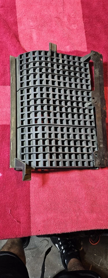 Oldsmobile Cutlass Supreme Calais 1981-1986 derecha  Foto 1 de 4