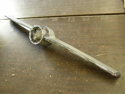 Nuevo de Lote Original Buick 1963 Wildcat Parrilla Central Barra Cromo Borde Adorno Foto 1 de 4