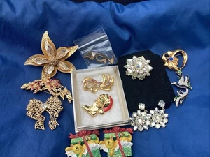 Broach Cat Christmas Poinsettia Snow Flake Avon Gold Costume Jewelry Earring - Picture 1 of 11