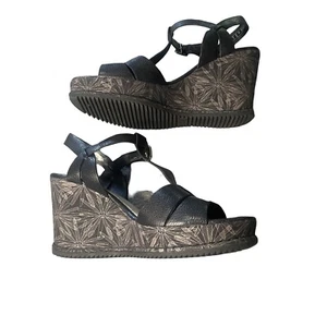 Clarks Sandals Women's Size 8.5 M Wedge Buckle 3.5" Heels Black Floral Straps - Picture 1 of 16