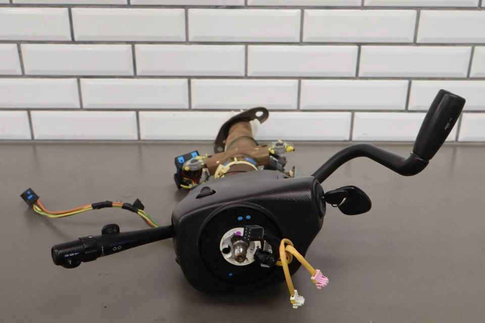 03-06 Chevy Suburban 2500 GMT800 OEM Conjunto de columna de dirección inclinable Radio UK3 Foto 1 de 4