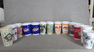 Lotto tazze fast food e stazione di servizio vintage anni 80 90 McDonalds KFC Taco Bell ecc  - Foto 1 di 7