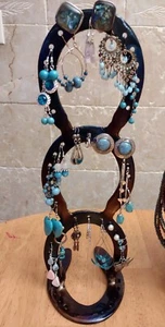Jewelry Display Hand Crafted Horse Shoe Art Earrings Display - Imagen 1 de 6