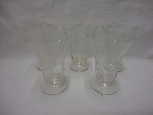 Set of 5 Vintage Festive Footed Etched Glasses W6 - Picture 1 of 3