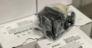 Hitachi DT01411 projector lamp with housing (free delivery ) - Picture 1 of 2
