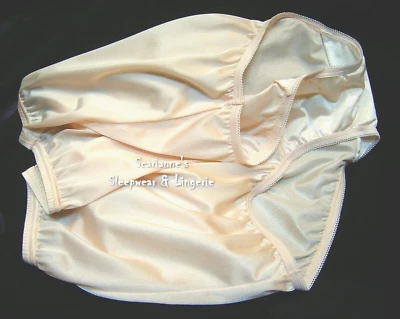 7/L VANITY FAIR NUDE FAWN 15712 15711 PERFECTLY YOURS NYLON BRIEFS PANTIES NEW - Image 1 of 3