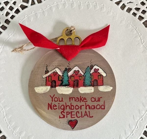 HOLZ RUND-HANDGEMACHT "DU MACHST UNSERE NACHBARSCHAFT BESONDERS" ORNAMENT, GESCHENK, - Bild 1 von 2