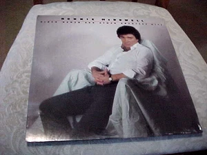 RONNIE MCDOWELL - SEALED - OLDER WOMEN & OTHER GREATEST  HITS- 1987 COUNTRY ROCK - Imagen 1 de 4