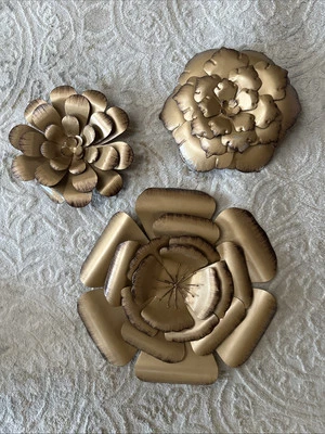 Lote de 3 flores doradas de arte de pared con flores de metal  Foto 1 de 4