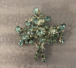 VINTAGE BLUE RHINESTONES SET CLUSTER FLOWER BOUQUET LADIES PIN BROOCH - Picture 1 of 8