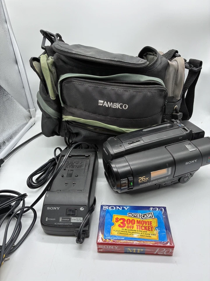 Sony Handycam CCD-TR66 Video 8 Camcorder for parts only  - Image 1 of 3