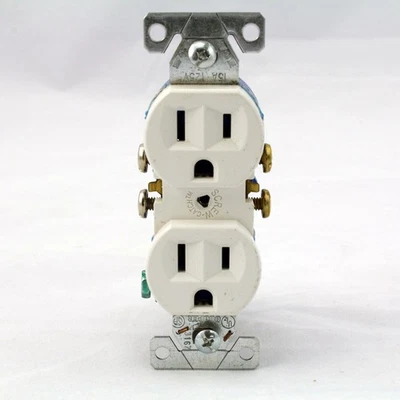 Cooper White Duplex Outlet Receptacles Auto-Grounding NEMA 5-15R 15A Bulk 270-9W - Image 1 of 4