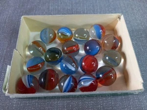 18 Stück alte Glasmurmeln, Marbels Durchmesser 21mm, Mundgeblasen sehr schön; - Bild 1 von 8