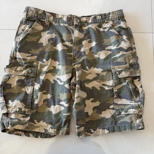 Carhartt Relaxed Fit Men`s Olive Green Camo  Cargo Shorts Size 38 Pockets - Picture 1 of 7