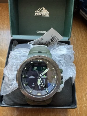 Reloj solar Casio PRW-7000 3DR Pro Trek verde y negro Foto 1 de 4