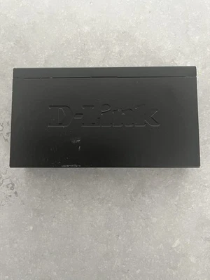 D-Link DES-1008PA 8-Port Switch No Power Adapter - Image 1 of 4