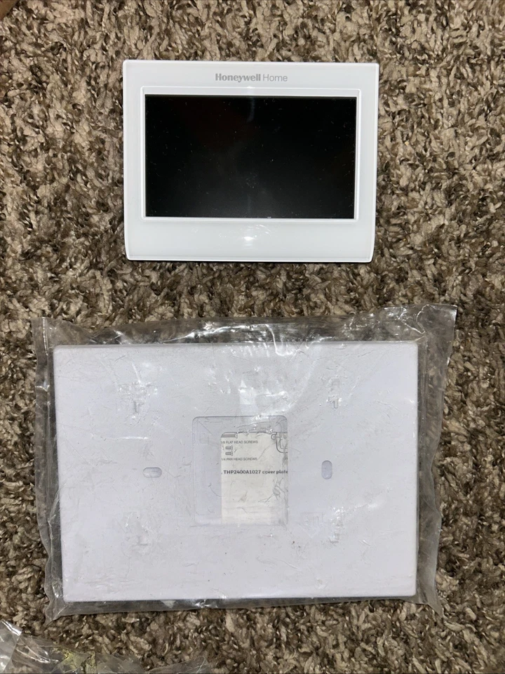 Honeywell Prestige Thermostat Thx9421R5021 W/2 Different  Size wall plates - Image 1 of 1