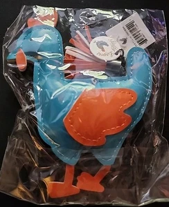 ORIGINAL Flauschige Schichten Huhn Schlüsselanhänger blau und orange NEU in Verpackung 3 Zoll - Bild 1 von 3