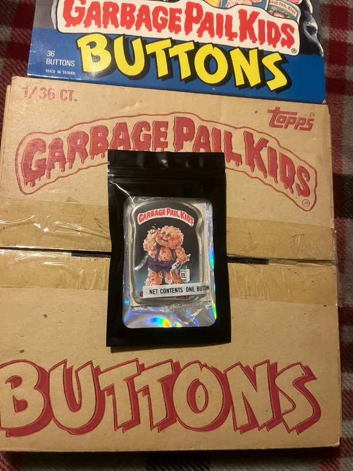 VTG Garbage Pail Kids 1986 Pimple Popper Topps Pinback Button "SQUEEZE ME" - Image 1 of 1
