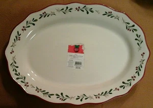 20" Oval Platter, Mistletoe, Better Homes & Gardens, Heritage 2011 - Picture 1 of 1