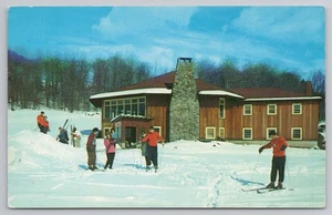 Postal de Ski Lodge at Grossinger’s in Grossinger New York NY c1960s - Imagen 1 de 2