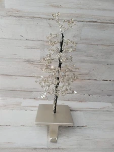 Espejo de vidrio facetado Pottery Barn árbol soporte de medias de Navidad - Imagen 1 de 3