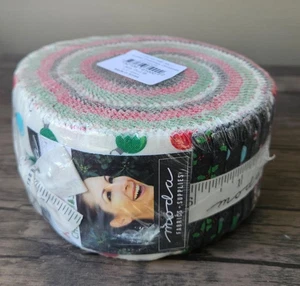 Moda Jelly Roll 2.5" STRIPS HOLIDAY ESSENTIALS CHRISTMAS R3 - Picture 1 of 4